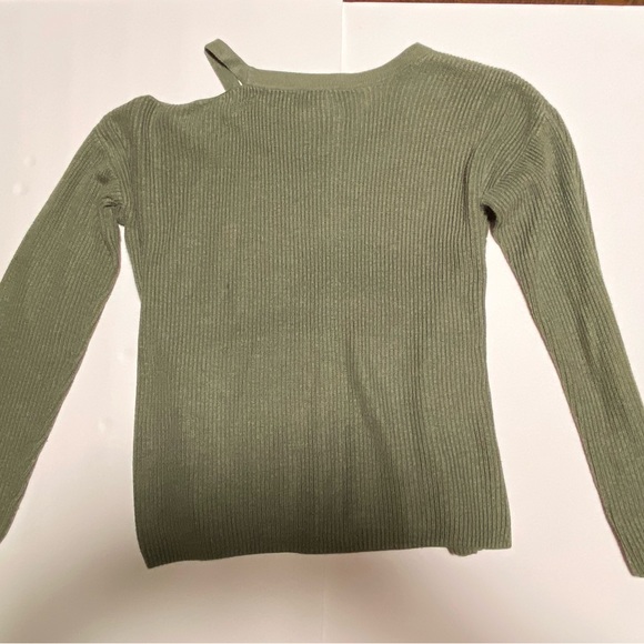 Garage Green Sweater with shoulder cut - Picture 3 of 5